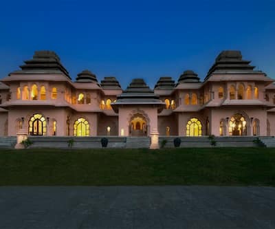 https://imgcld.yatra.com/ytimages/image/upload/t_hotel_yatra_city_desktop/v1470229014/Domestic Hotels/Hotels_Hampi/Orange County/Overview.jpg